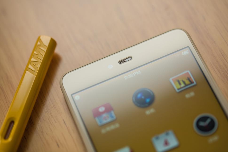 Free Image of Close-up of smartphone with yellow pen beside it 