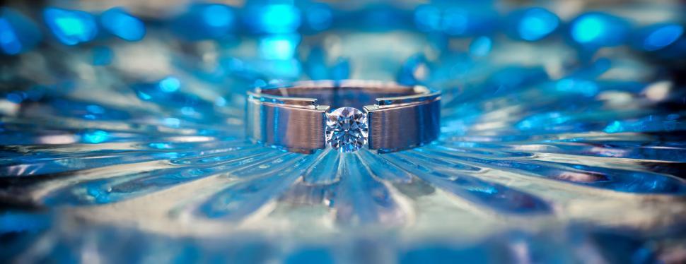 Free Image of Solitaire engagement ring centered in artistic display 