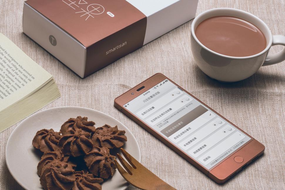 Free Image of Smartphone on table with cookies, drink, and book. 
