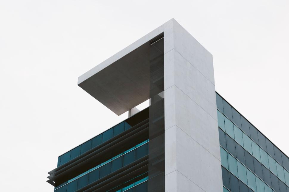 Free Image of Modern high-rise building with sleek architectural design 
