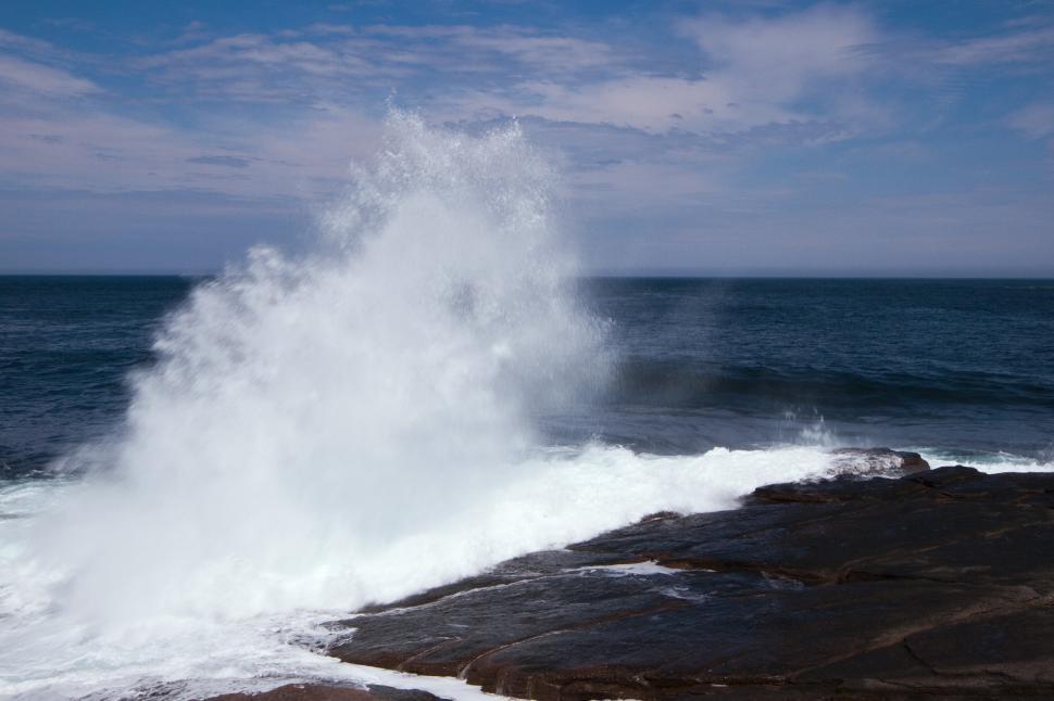 Free Image of Crashing Wave 