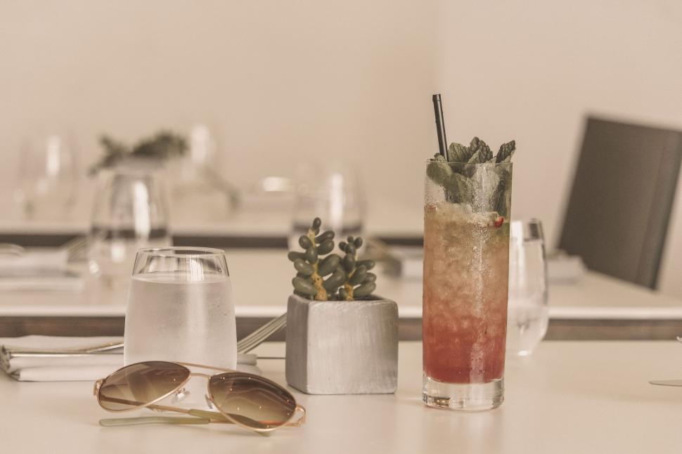 Free Image of Refreshing cocktail drink with mint garnish on table 