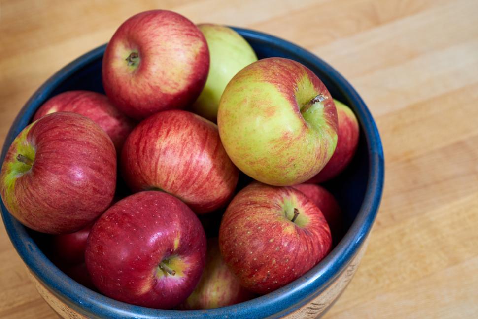 Free Image of Bowl filled with fresh red and green apples. 