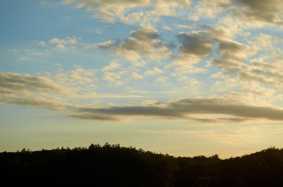 Free Image of Glorious sunset casting brilliant colors over skyline 