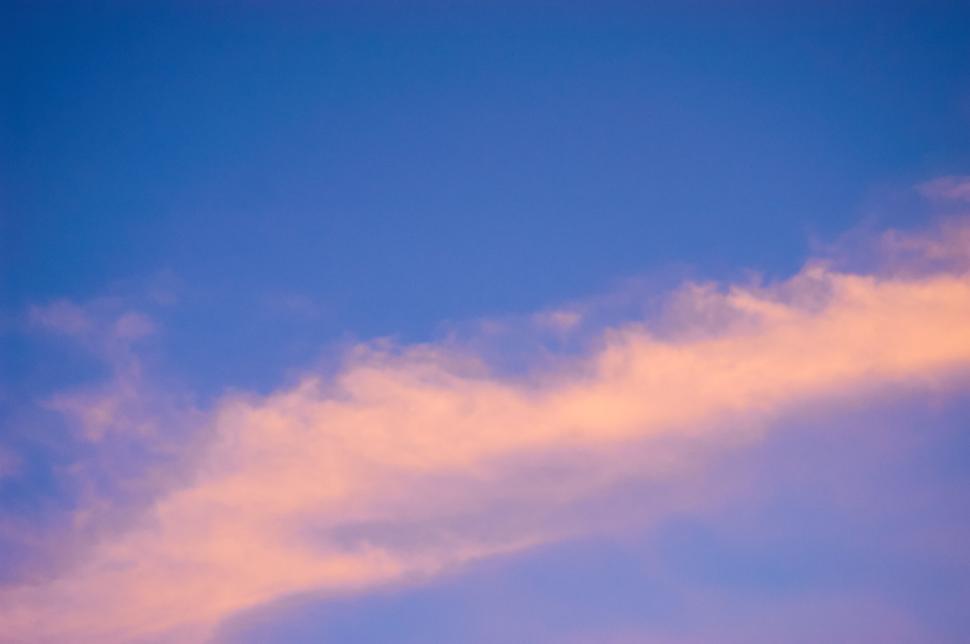 Free Image of Beautiful sky with pink and purple clouds at sunset 