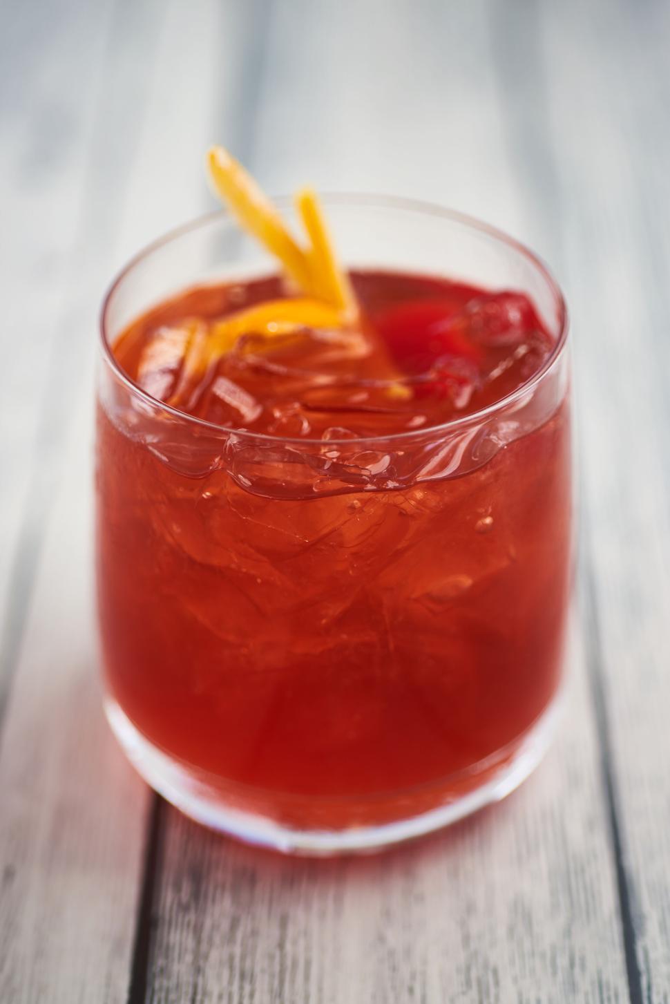 Free Image of Refreshing cocktail with ice and orange garnish 