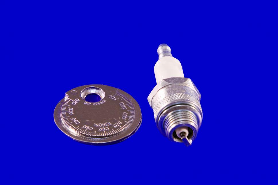 Free Image of Spark Plug  