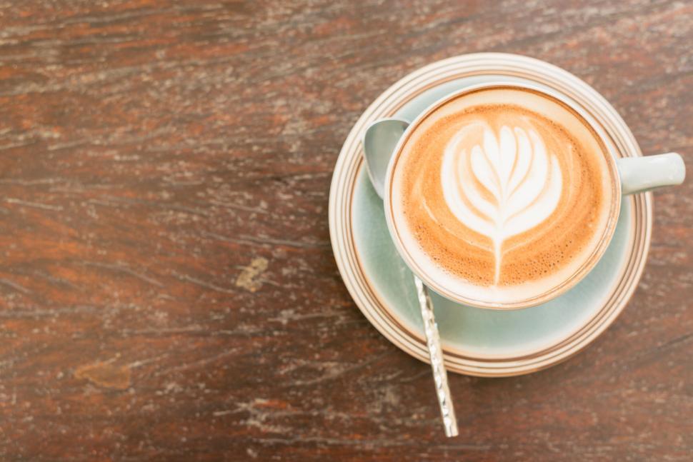 Free Image of Perfectly crafted cup of cappuccino with latte art. 