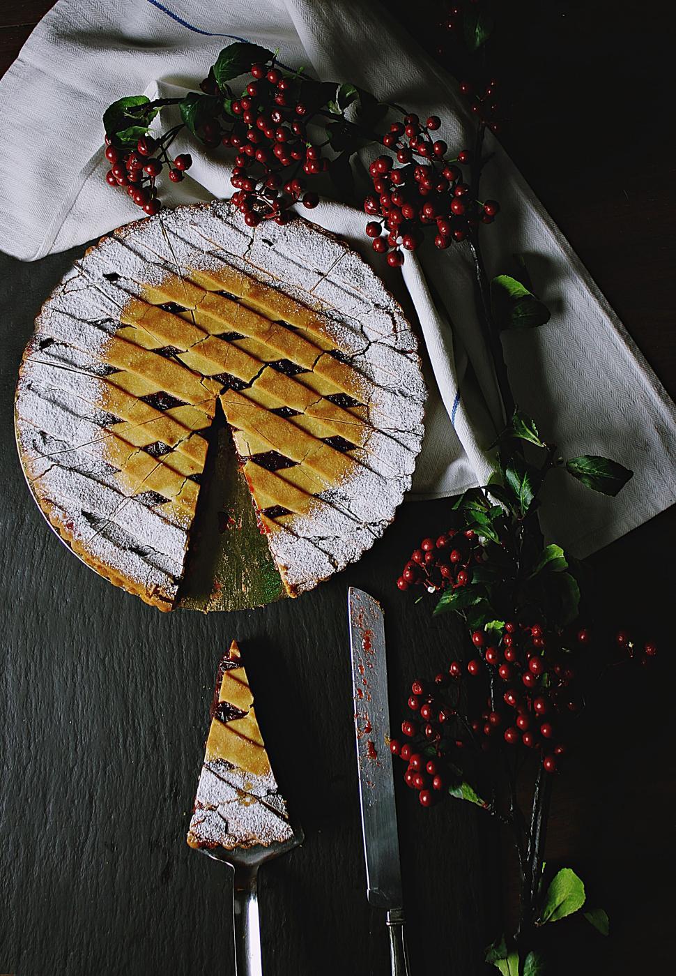 Free Image of Decorated pie with red berries and powdered sugar lattice 