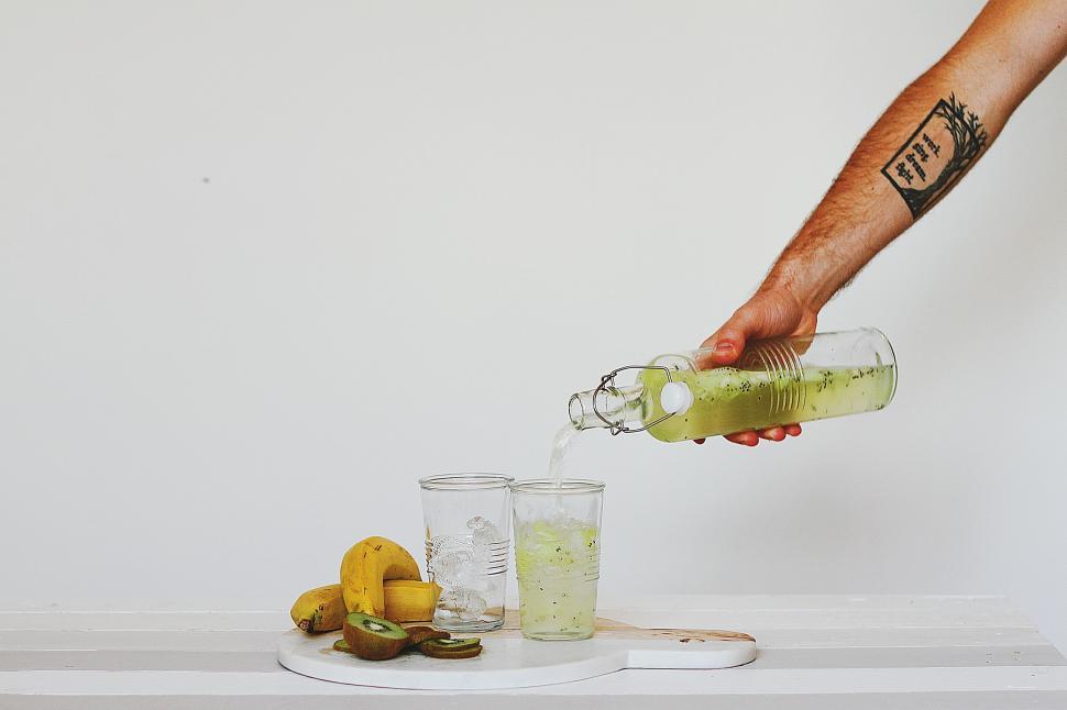 Free Image of Serving refreshing kiwi drink with fruits on table. 