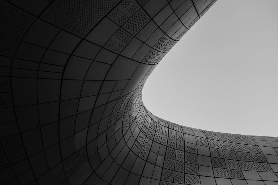 Free Image of Modern architectural structure with curved design. 