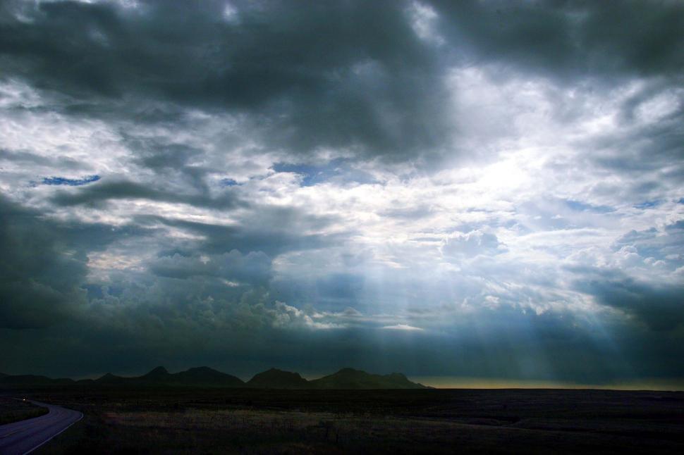 Free Image of Dramatic Gray Sky 