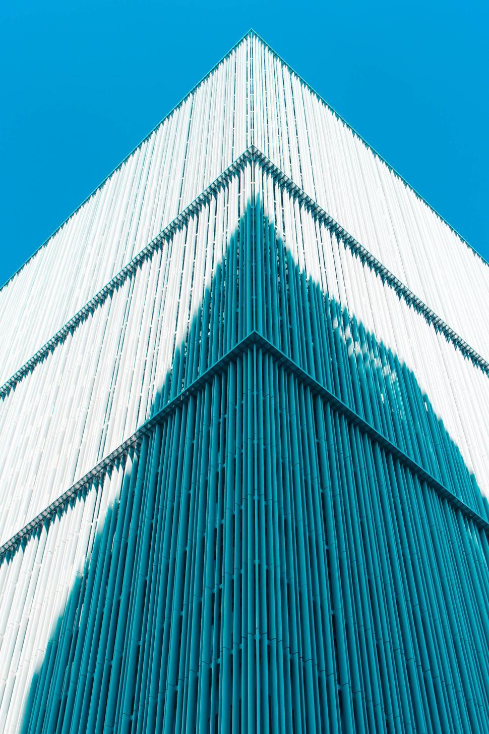 Free Image of Modern architectural structure with sleek lines 