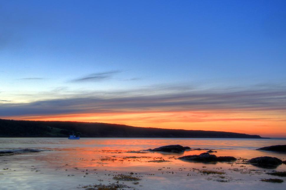 Free Image of Ocean sunrise 