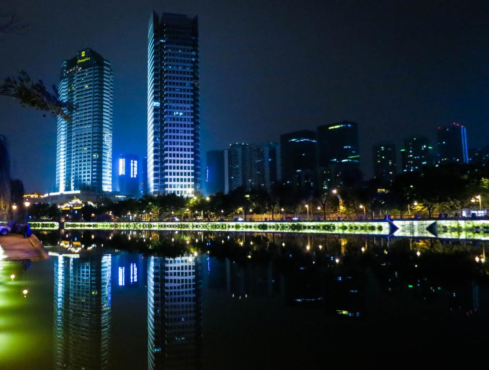 Free Image of City skyline reflecting on the lake at nighttime 