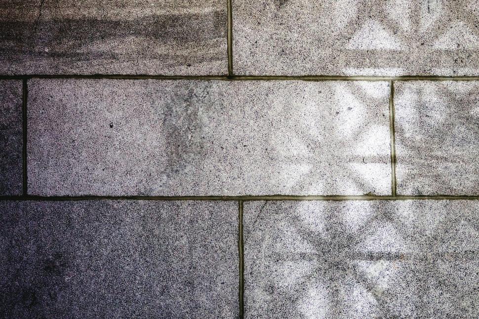 Free Image of Grayscale image of concrete wall with shadow patterns 