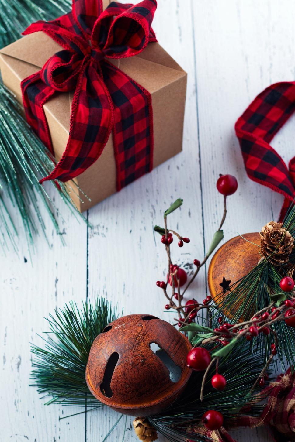 Free Image of Christmas gift with decorative pine and red berries 