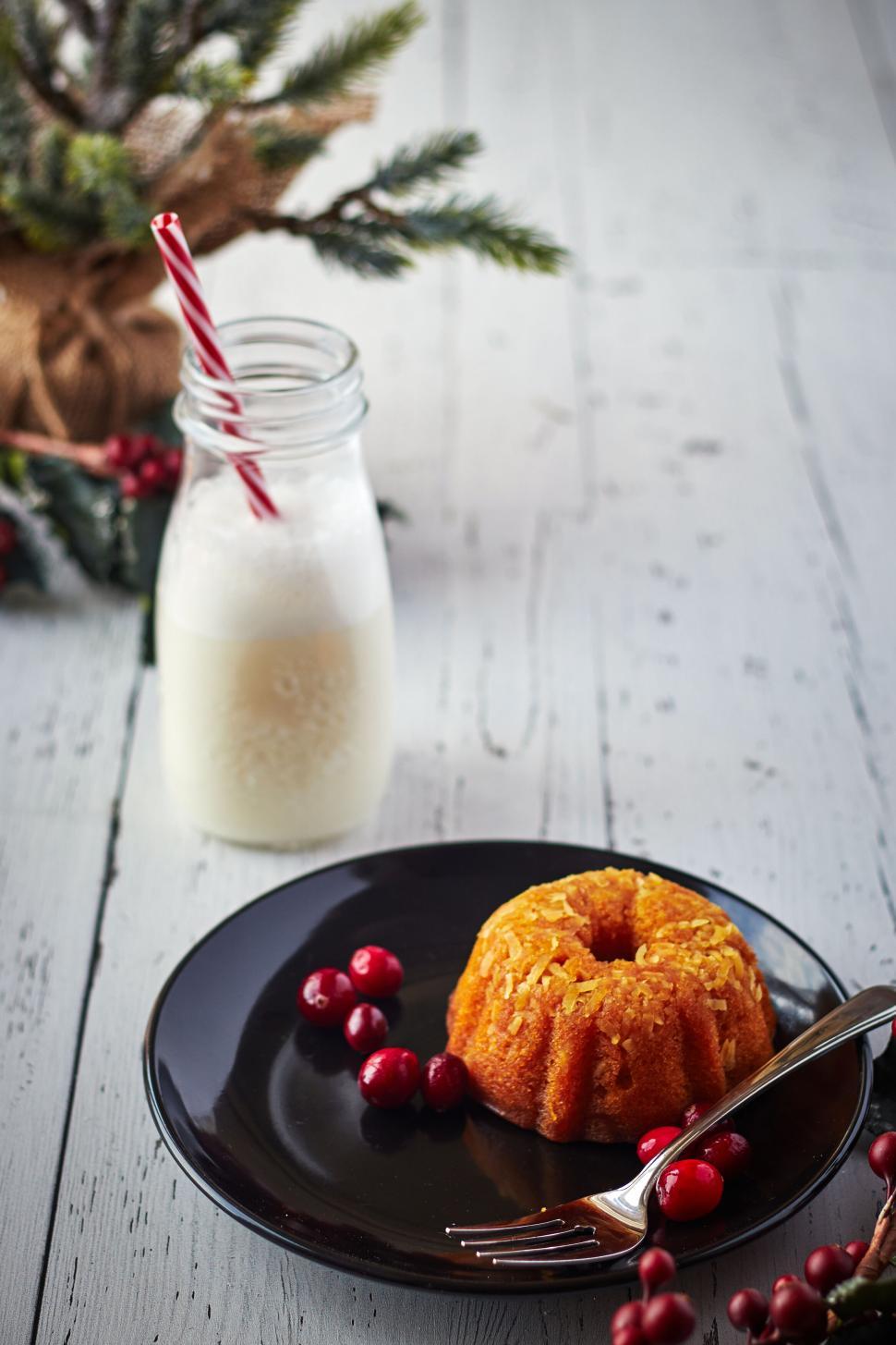 Free Image of Mini bundt cake with cranberries and milk on table. 