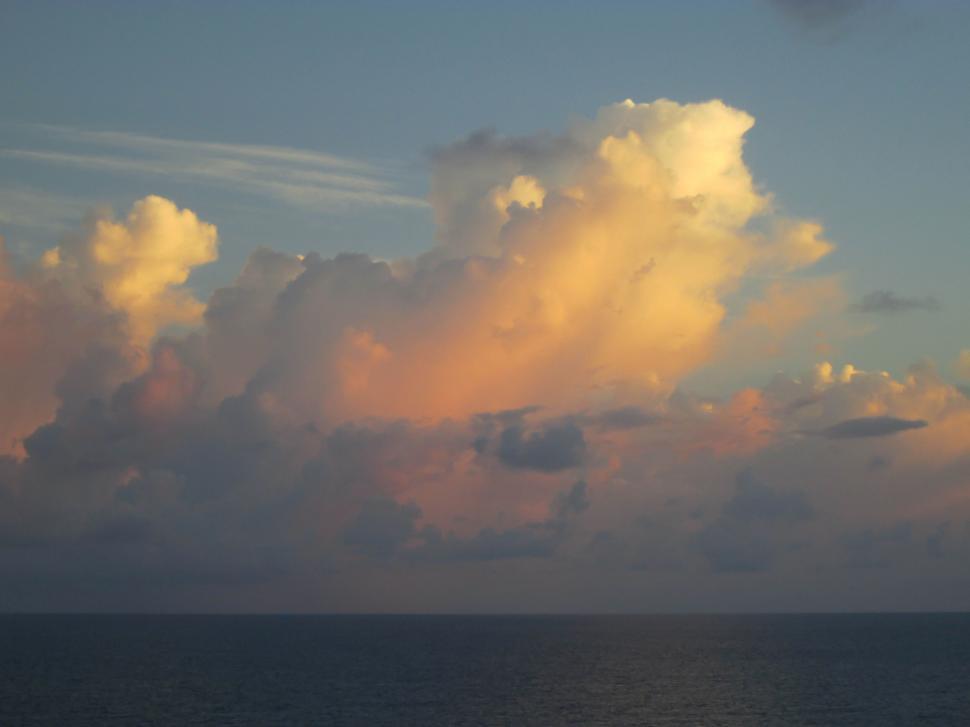 Free Image of Expansive sky of clouds gently lit by warm sunlight. 