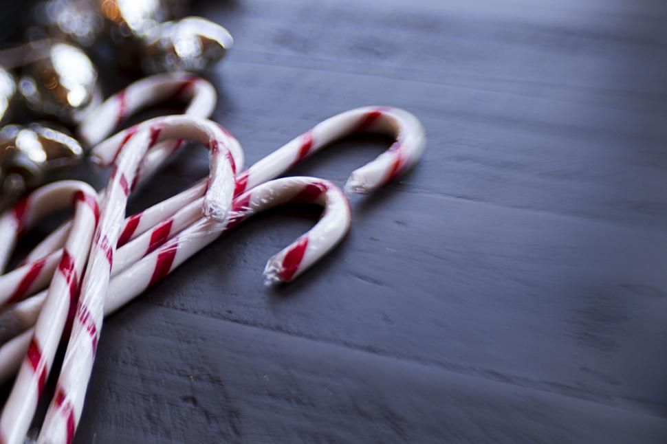 Free Image of Pile of traditional red and white striped candy canes 