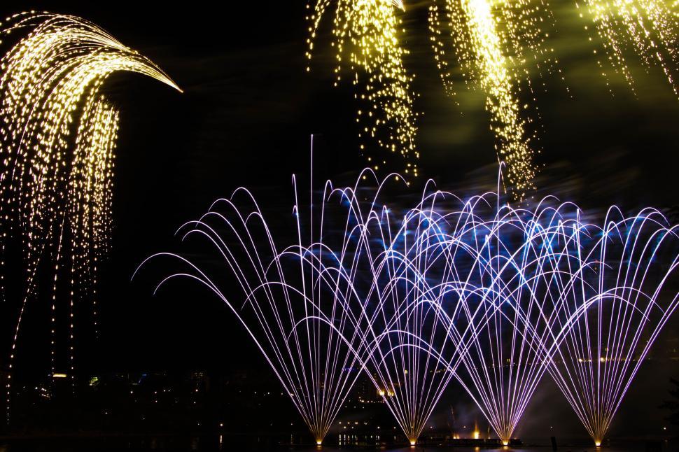 Free Image of Spectacular fireworks display illuminating the night sky 
