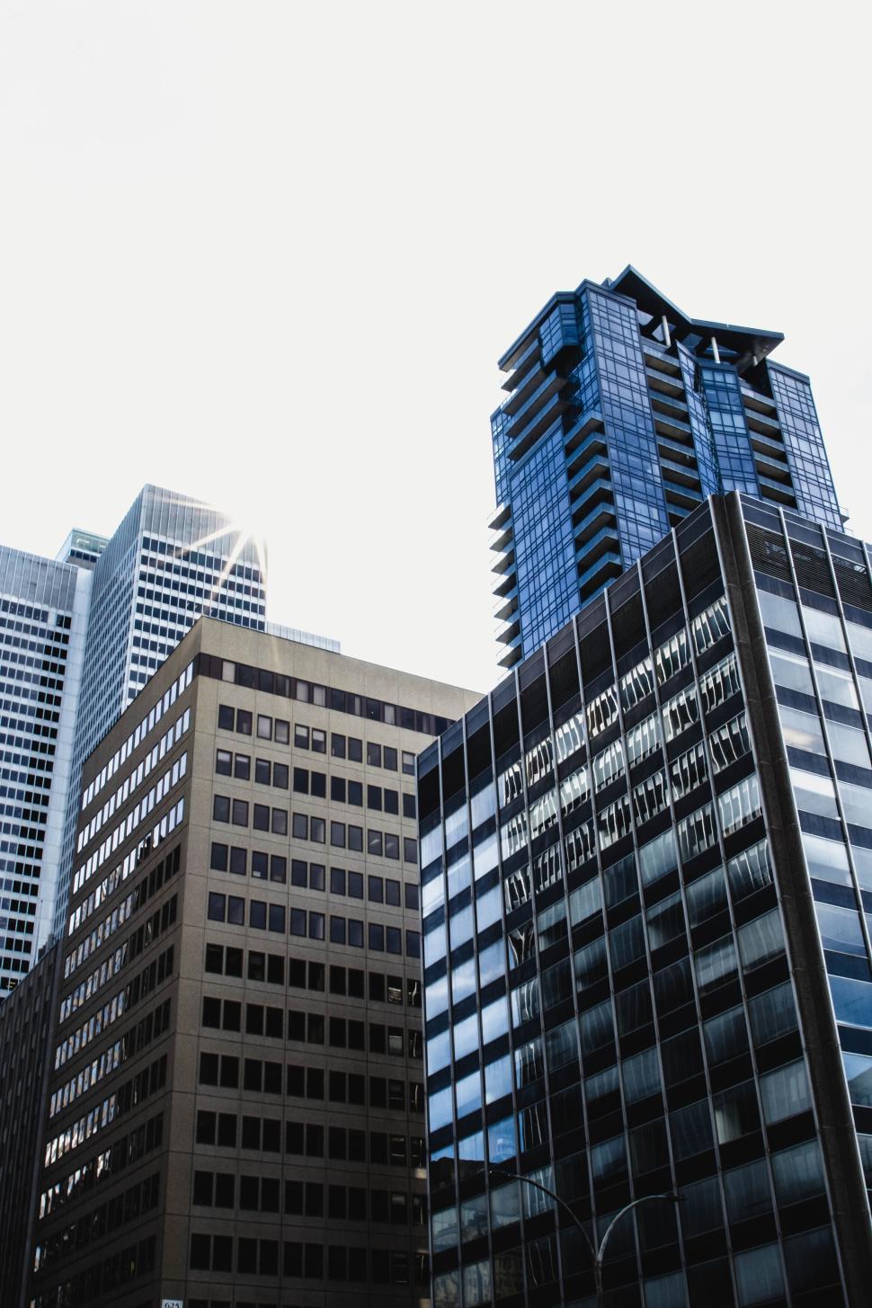 Free Image of Modern skyscrapers reaching skyward with reflective surfaces. 
