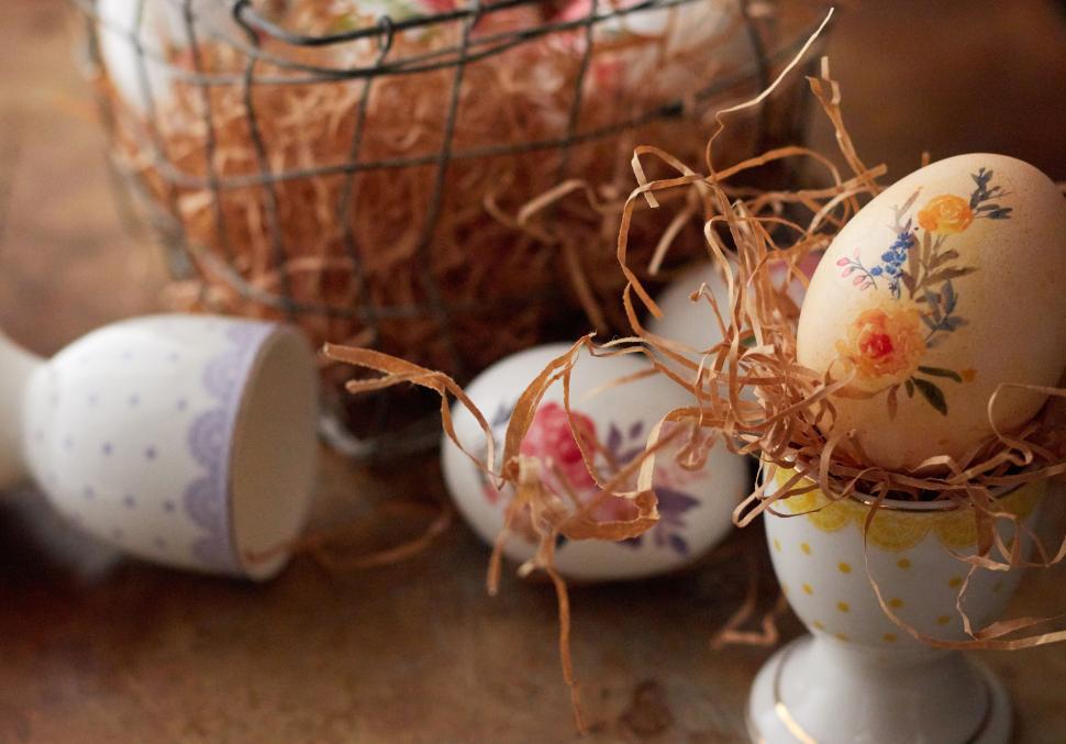 Free Image of Decorative Easter eggs in a rustic setting on straw 