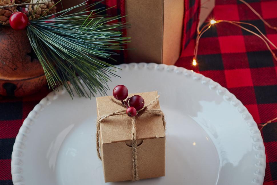 Free Image of Small Gift Box on Plate with Christmas Decorations 