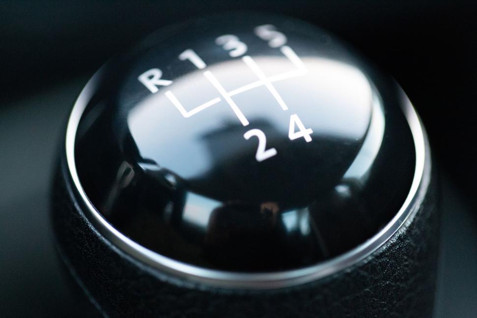 Free Image of Manual car gear shifting knob with all gears visible. 