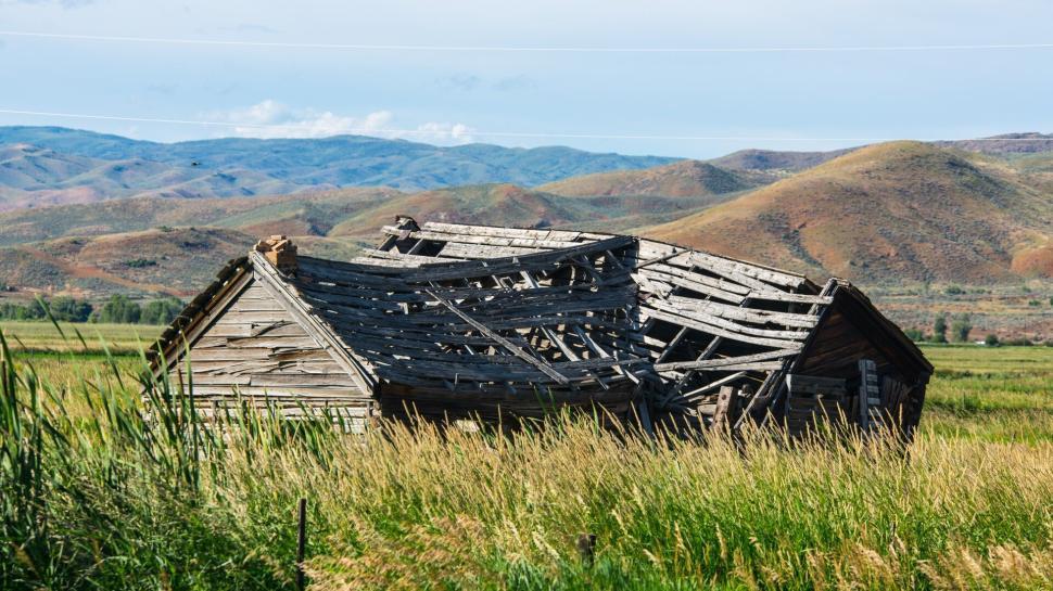 Free Image of Old abandoned wooden house in the middle of a field 
