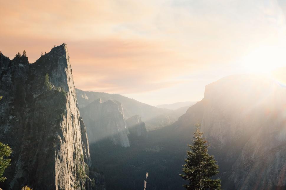 Free Image of Majestic mountain range under golden sunlight and sky 