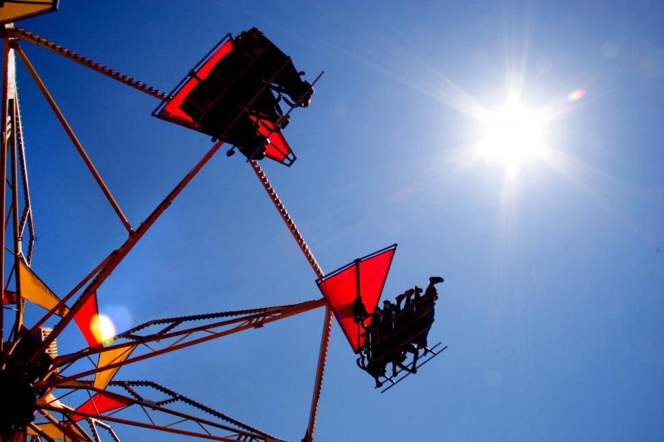 Free Image of Amusement ride in the sun 