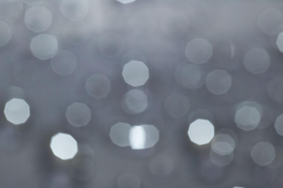 Free Image of Bokeh effect with blurred glowing circles, light aesthetics. 