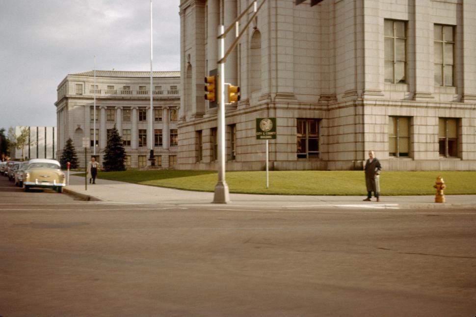 Free Image of Grand building with people and vintage cars around. 