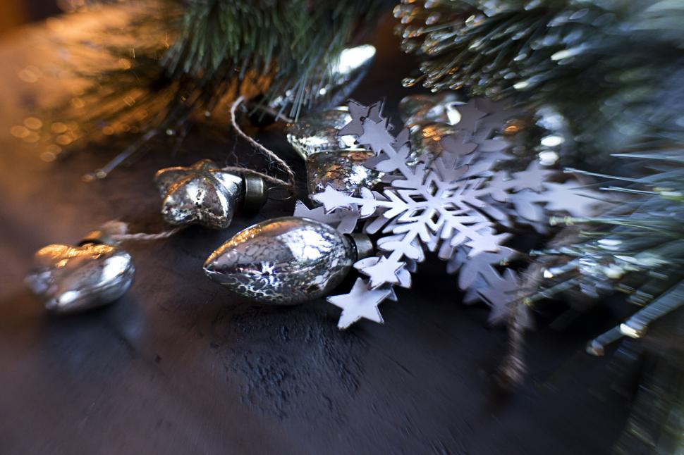 Free Image of Silver ornaments and a snowflake on festive background. 