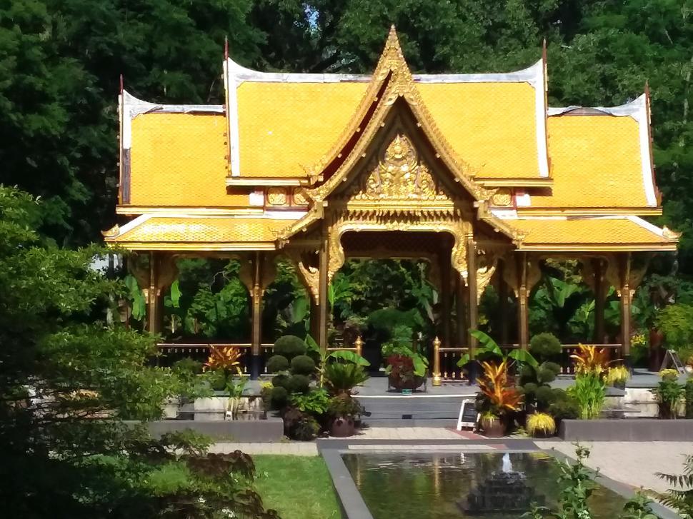 Free Image of Gold Color Roof Thai Style Temple 