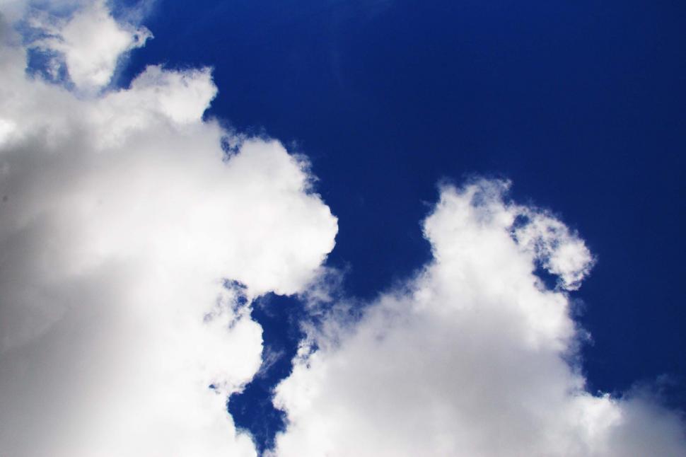 Free Image of Puffy clouds 