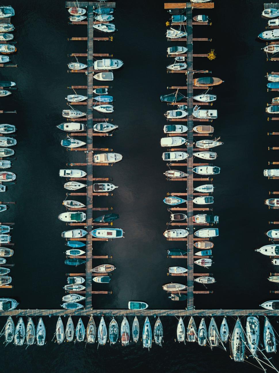 Free Image of Aerial perspective of a bustling marina with boats docked 