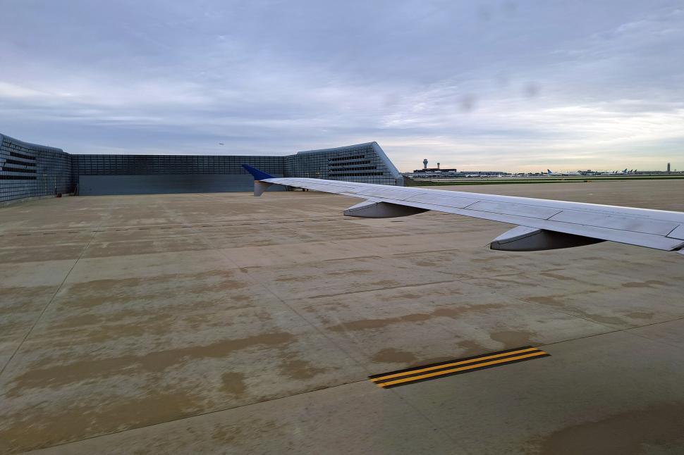 Free Image of Plane Taxing Past Ground Run-Up Enclosure GRE 