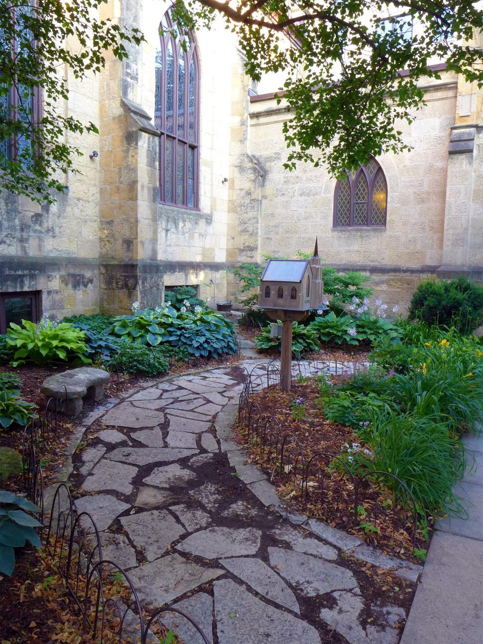 Free Image of Grace Church Madison Courtyard 