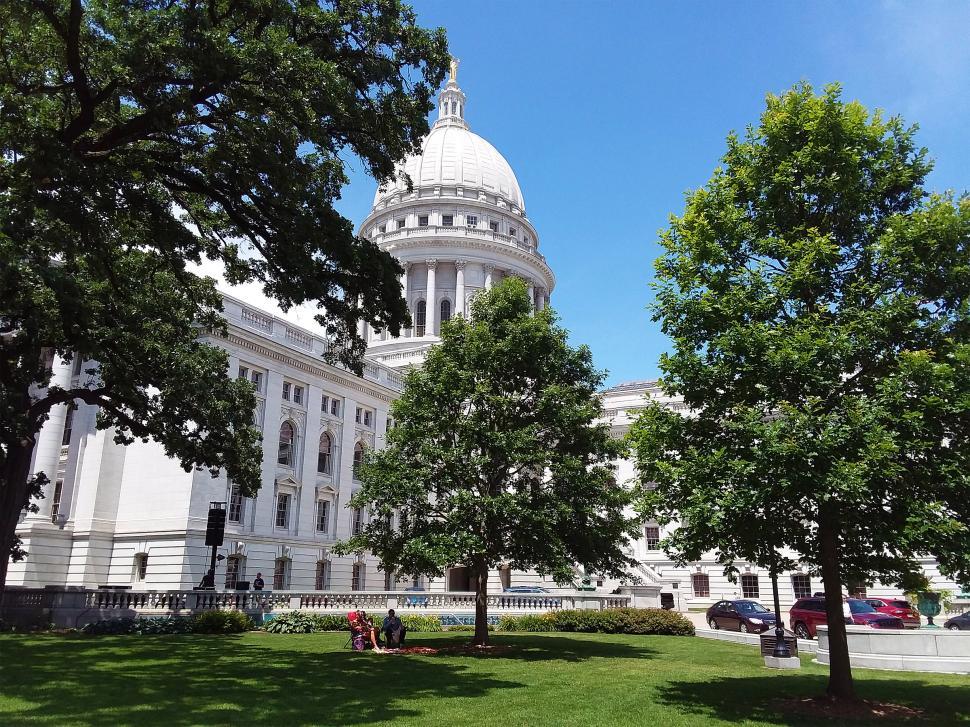 Free Image of Wisconsin State Capitol Lawn 