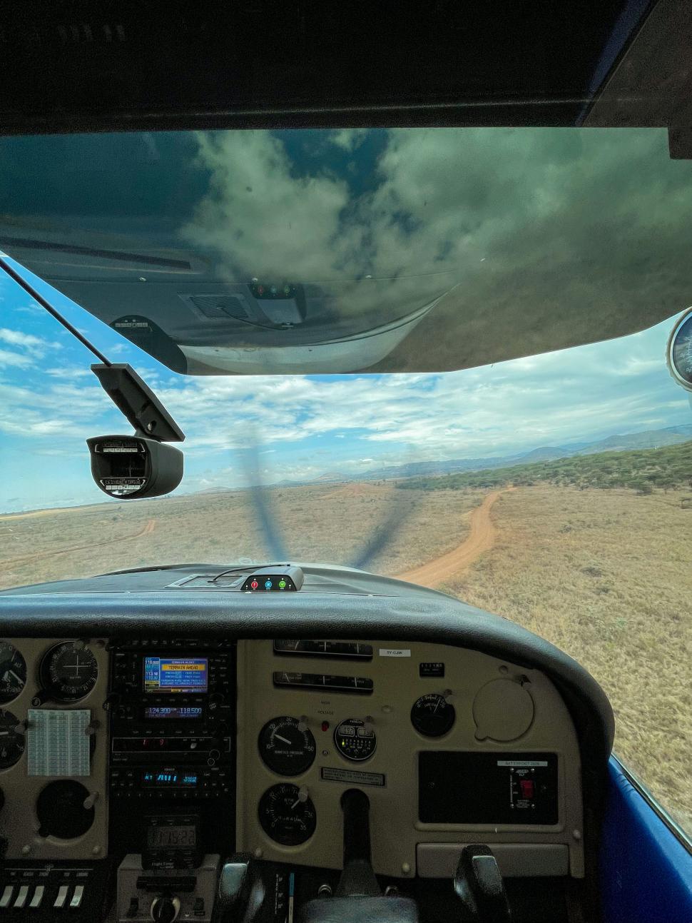 Free Image of Airplane cockpit view of takeoff over vast landscape 