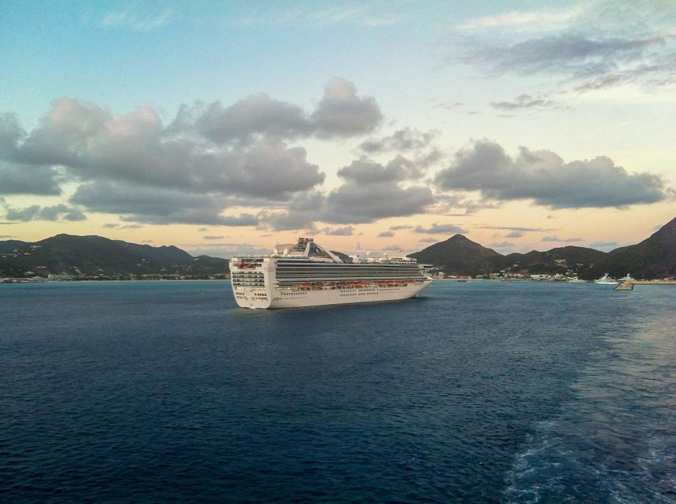 Free Image of Large cruise ship sails in a calm, scenic ocean landscape. 