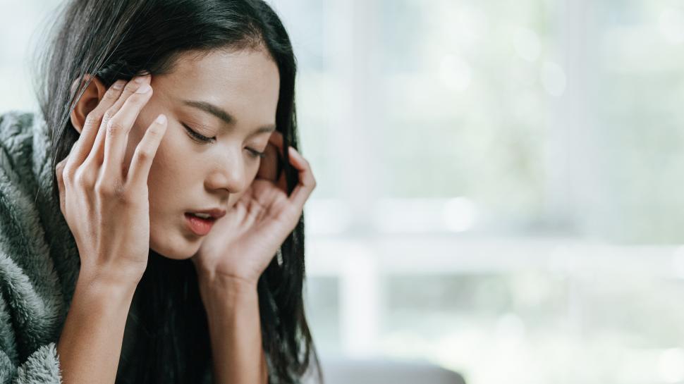 Free Image of Woman suffering from fever and flu with headache 