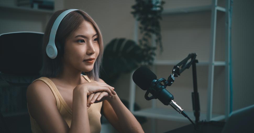 Free Image of Young podcaster use microphone during online podcast in studio 