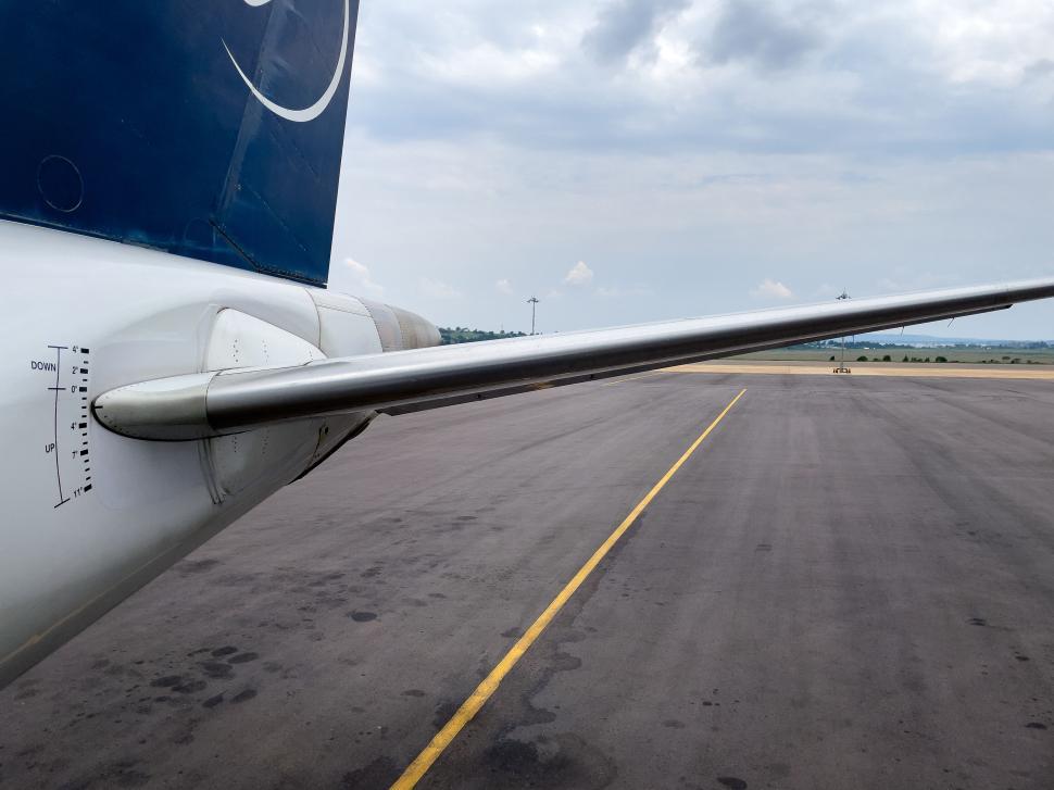 Free Image of Airplane wing view from the ground with a clear sky view. 