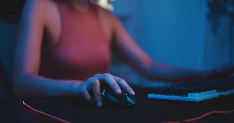 Free Image of Professional gamer with gaming equipment to cast gameplay 