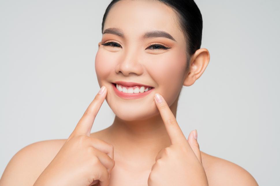 Free Image of Portrait of Beautiful Asian woman skin care healthy hair and skin close up face beauty 