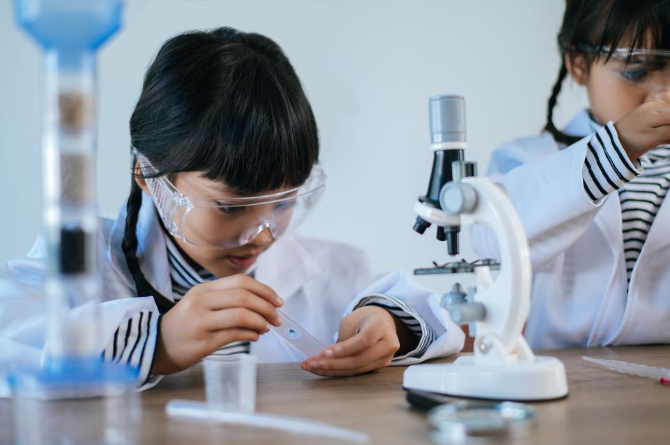 Free Image of Two girls doing science experiments in a lab. 
