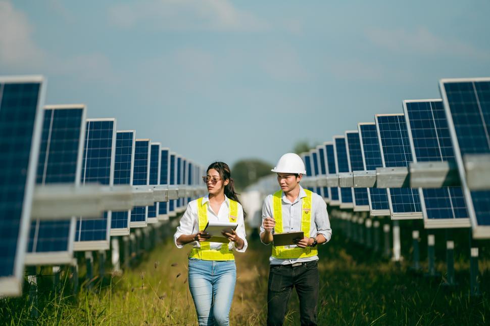 Free Image of Inspector Engineers in commercial solar farm 